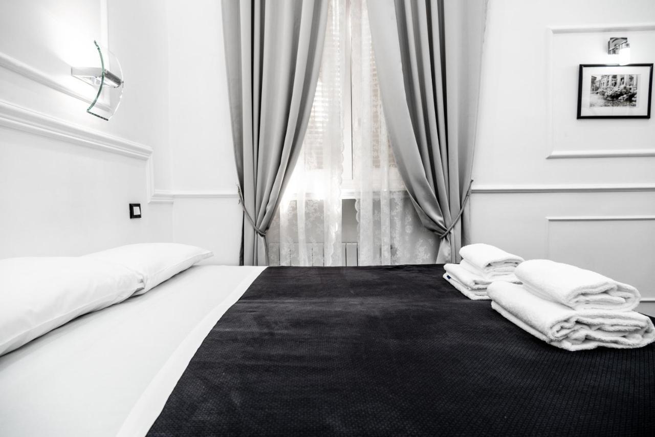 Quarto Clássico com Cama de Casal ou 2 de Solteiro
